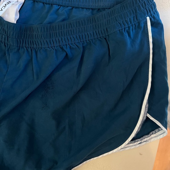 RVCA Navy shorts size medium - Picture 4 of 6